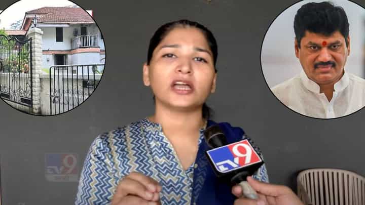Karuna Sharma : मुंडेंना शासकीय बंगला सोडवेना... करूणा शर्मा म्हणाल्या, जिथं 8 वर्ष राहिलात तिथं माझ्या फ्लॅटवर यावं अन् दुसऱ्या बायकोला... Karuna Sharma : मुंडेंना शासकीय बंगला सोडवेना... करूणा शर्मा म्हणाल्या, जिथं 8 वर्ष राहिलात तिथं माझ्या फ्लॅटवर यावं अन् दुसऱ्या बायकोला...