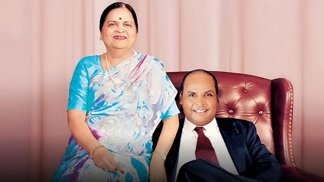 जगातील सर्वात श्रींमत व्यक्तींच्या यादीमध्य मुकेश अंबानी यांचा समावेश आहे. अंबानी कुटुंबीयांचा शाही थाट हा कायमच चर्चेत राहिला आहे. मुकेश अंबानी यांची आई कोकिलाबेन अंबानी या 91 वर्षांच्या आहेत. त्यांच्याकडे एकूण किती संपत्ती आहे? असा प्रश्न अनेकदा लोकांना पडतो. चला जाणून घेऊया...