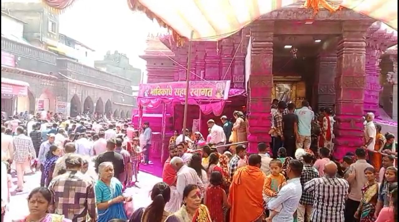 अनेक भाविक हे कोल्हापुरात विविध तीर्थक्षेत्रांचे दर्शन करण्यासाठी येत असतात. कोल्हापुरची अंबाबाई, जोतिबा यांसारखी अनेक देवस्थाने कोल्हापुरात आहेत. मात्र कोल्हापुरात याच भाविकांच्या आरोग्याशी खेळ सुरु असल्याचा धक्कादायक प्रकार समोर आला आहे.