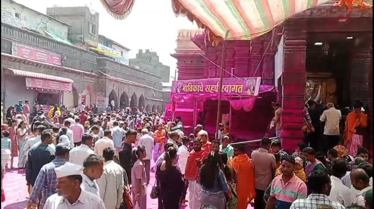 'दख्खनचा राजा' श्रीक्षेत्र ज्योतिबाच्या दर्शनासाठी लाखो भाविक श्रावण षष्ठी यात्रेला गर्दी करत असतात. त्यांच्या श्रद्धेचा गैरफायदा घेण्याचा धक्कादायक प्रकार उघडकीस आला आहे.
