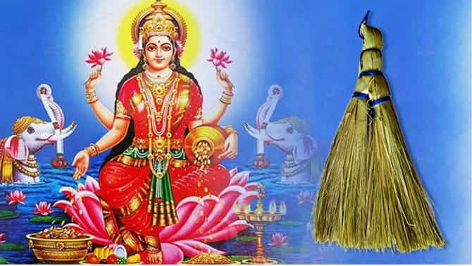 घरातील आर्थिक चणचण दूर करण्यासाठी झाडूचा हा उपाय ठरेल फायदेशीर....
