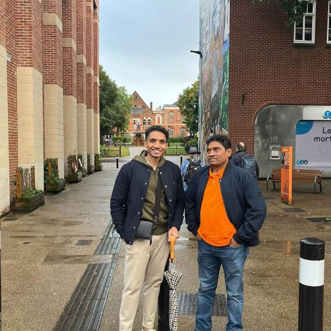 यशाचा तुमच्या डोक्यावर परिणाम होतो. एकवेळ माझ्याशिवाय एकही चित्रपट नाही बनायचा. मी इंटरनॅशनल शो ज करायचो. सतत ट्रॅव्हल करायचो असं जॉनी लिवर म्हणाले. या सगळ्यामध्ये मी स्वत:ला हरवलं. मग मी दारु सोडण्याचा निर्णय घेतला. आता मागच्या 24 वर्षांपासून मी दारु प्यालेलो नाही असा खुलासा जॉनी लिवर यांनी केला.   