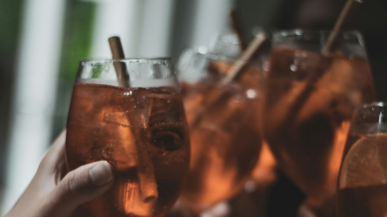 यामुळे थोडक्यात सांगायचं झाल्यास श्रावण महिन्यात दारू न पिण्याची परंपरा ही केवळ श्रद्धेचा भाग नाही, तर आपल्या शरीराला आणि पर्यावरणाला अनुकूल अशी एक आरोग्यदायी सवय आहे. या काळात दारु पिणं टाळल्याने आपलं शरीर आणि मन दोन्ही शुद्ध राहण्यास मदत होते.