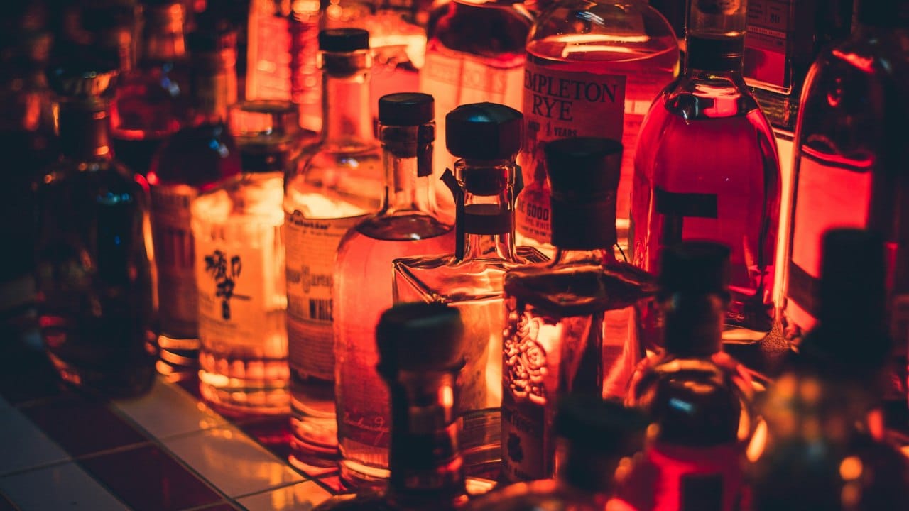 उकडलेल्या अंड्यांप्रमाणेच शेंगदाणे हे स्वस्त, सहज उपलब्ध आणि चविष्ट असतात. त्यामुळे महाराष्ट्रात त्यांची लोकप्रियता जास्त आहे. यात व्हिटॅमिन B9 सारखी काही पोषक तत्वंही असतात. पण, फक्त याच कारणामुळे शेंगदाणे खाल्ले जातात असं नाही.