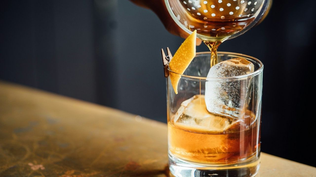 एखाद्या व्यक्ती दारु पिणारा असू दे किंवा नाही, पण त्याला चकणा माहिती नाही, असा माणूस आपल्याला क्वचितच सापडेल. चकणा हा शब्द आपल्यापैकी प्रत्येकालाच माहीत आहे. हा केवळ एक पदार्थ नसून दारू पिण्याच्या संस्कृतीचा एक अविभाज्य भाग आहे.