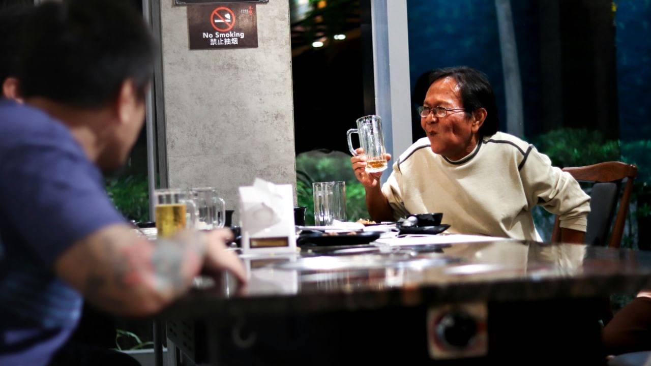 पावसाळ्यात अनेक रोग पसरतात. दारूमुळे शरीराची रोगप्रतिकारशक्ती कमी होते. त्यामुळे, तुम्ही आजारी पडण्याची शक्यता असते. तसेच दारुमुळे कॉलरा किंवा फूड पॉयजनिंगसारखे आजार सहज होऊ शकतात.