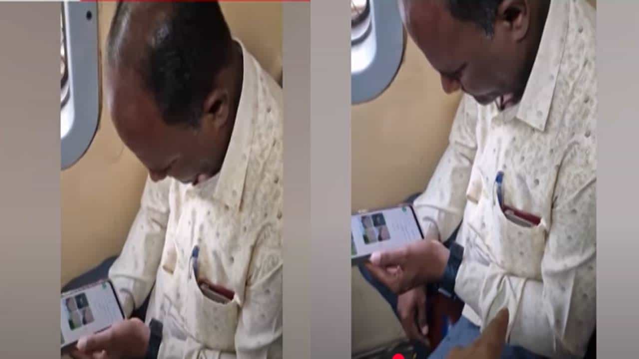 Central Railway : ओ भाऊ... आमचा माणूस येणार... सीट आमची; कसारा-कल्याण लोकलमध्ये दादागिरी, बघा व्हायरल VIDEO