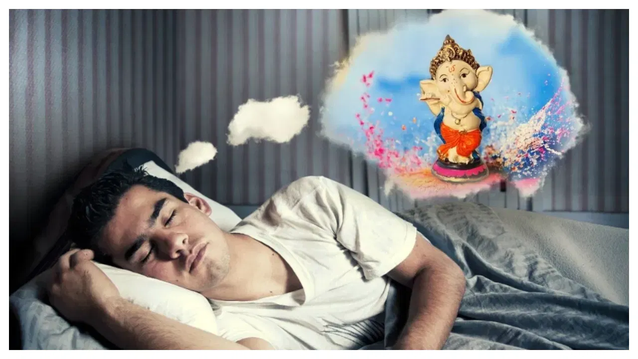 जर तुम्ही स्वप्नात गणेशजींना शांत मुद्रेत बसलेले पाहिले, तर याचा अर्थ असा की तुमच्या जीवनात शांती आणि स्थिरता येणार आहे. हे तुमच्या सर्व प्रयत्नांना यश मिळेल आणि तुम्हाला तुमच्या कार्यात यश मिळेल याचे संकेत आहे. हे तुम्हाला धैर्य आणि शांती राखण्याची प्रेरणा देते.