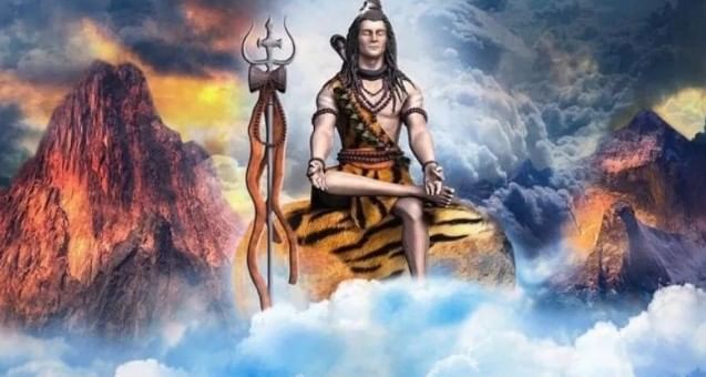 महादेवाची पूजा करून परतताना काही गोष्टींची विशेष काळज घेतली पाहिजे. मंदिरात प्रवेश करताना घंटी वाजवणे शुभ मानले जाते. मात्र मंदिरातून आल्यानंतर लगेच जेवण करणे टाळावे.