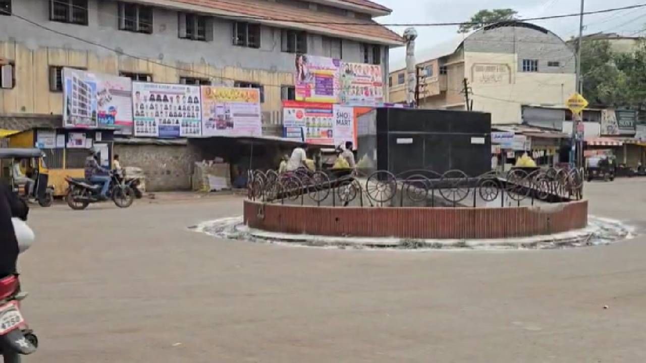 2008 साली मालेगावमध्ये झालेल्या बॉम्बस्फोट खटल्याप्रकरणी काल निकाला लागला. विशेष एनआयएन न्यायालयाने या प्रकरणी निकाल देत सर्व आरोपींची निर्दोष मुक्तता केली.