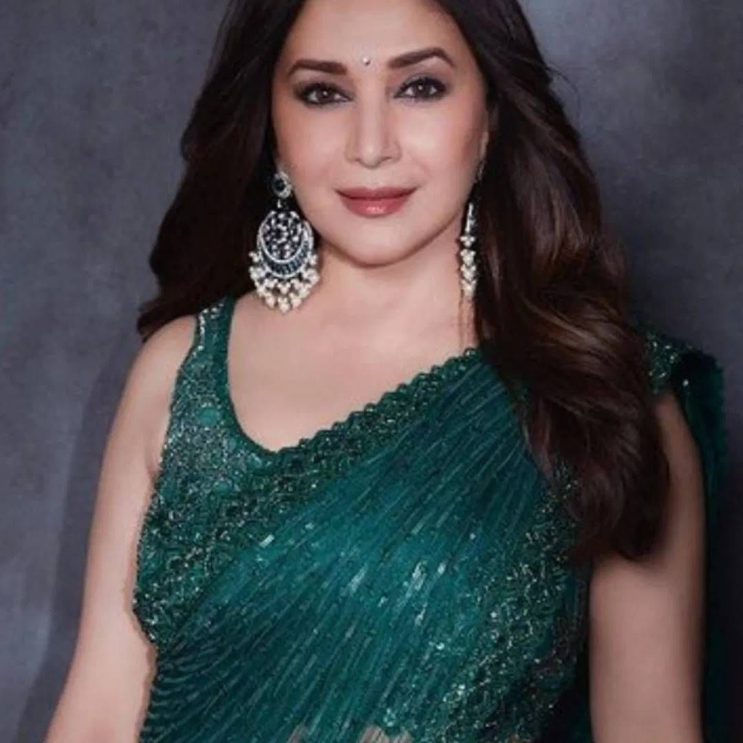 14 वर्षांपूर्वी आलेला 'डेढ़ इश्किया' चित्रपट मेकर्सनी 37 कोटीच्या बजेटमध्ये बनवलेला. पण भारतात बॉक्स ऑफिसवर या चित्रपटाने 27.50 कोटी रुपयांची कमाई केली. 2014 साली बॉक्स ऑफिसवर हा चित्रपट कोसळलेला.