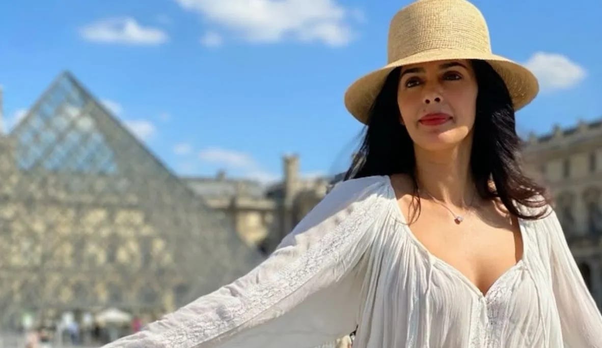 मर्डर फेम अभिनेत्री मल्लिका शेरावत हीला देखील बिग बॉसची ऑफर अनेक वेळा मिळालेली आहे.  परंतू या नव्या सिझनसाठी देखील तिने साफ नकार दिला आहे. अभिनेत्रीने सोशल मीडियावर पोस्ट करुन सांगितले की या शोत आपण असणार नाही. 