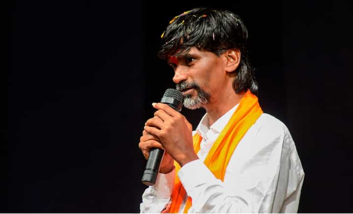 मनोज जरांगे मुंबईच्या दिशेने निघाले, सोबत हजारो गाड्यांचा ताफा रवाना मनोज जरांगे मुंबईच्या दिशेने निघाले, सोबत हजारो गाड्यांचा ताफा रवाना