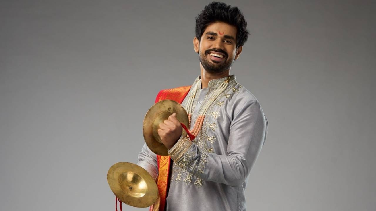 बाप्पाच्या आगमनासाठी आता अवघे काही दिवस उरले आहेत. लाडक्या बाप्पाचा हा उत्सव जल्लोषात साजरा करण्यासाठी स्टार प्रवाहचा परिवार सज्ज आहे. स्टार प्रवाह परिवार गणेशोत्सव 2025 या गणपती विशेष कार्यक्रमातून स्टार प्रवाहचे कलाकार आपल्या कलेच्या माध्यमातून बाप्पासमोर नतमस्तक होणार आहेत.
