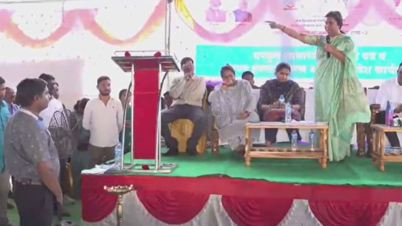 रोहित पवारांनी...; कानाखाली मारीन वक्तव्यावर मेघना बोर्डीकरांचे स्पष्टीकरण रोहित पवारांनी...; कानाखाली मारीन वक्तव्यावर मेघना बोर्डीकरांचे स्पष्टीकरण