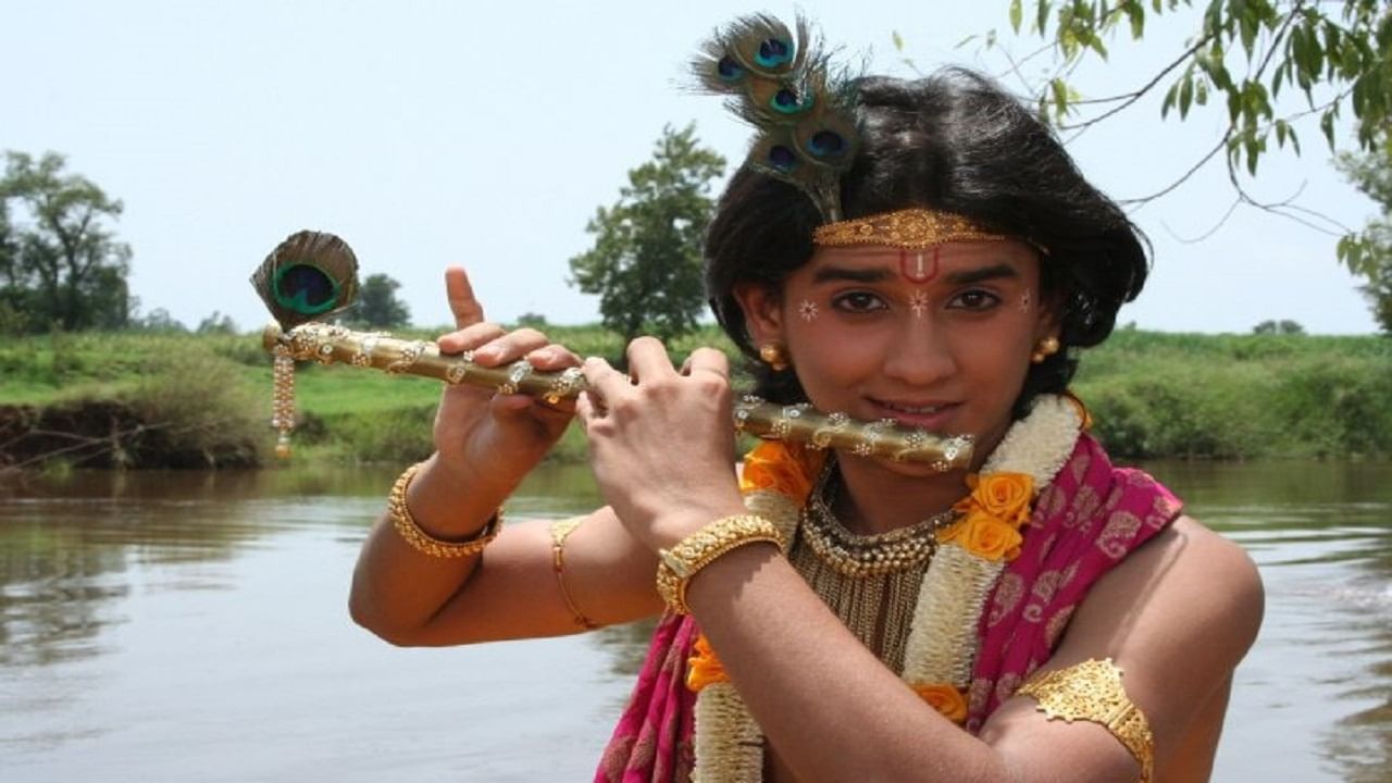 धृती हिच्यानंतर 'जय श्री कृष्णा' मालिकेत अभिनेता मेघन जाधव याने श्रीकृष्णाच्या भूमिका साकारली. आता अभिनेता मराठी मालिका 'लक्ष्मी निवास'मध्ये व्यस्त आहे. 