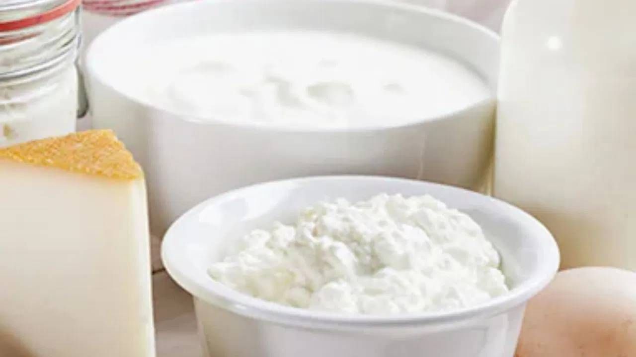 कधीकधी दह्यामध्ये असलेले निरोगी बॅक्टेरिया एकूण आरोग्यासाठी फायदेशीर असतात, तर काही लोक रिकाम्या पोटी खातात यामुळे आम्लपित्ताची समस्या होऊ शकते. 