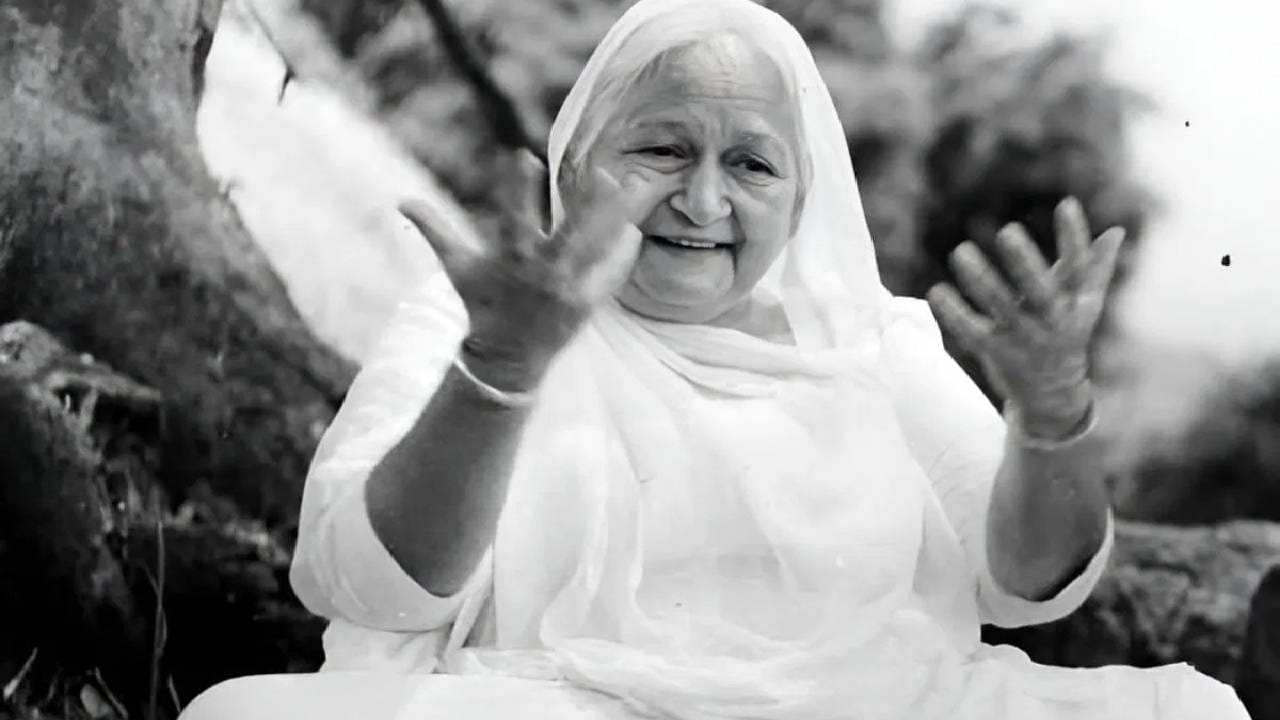 वयाच्या 18 व्या वर्षी लिला मिश्रा यांनी अभिनयाची सुरुवात केली. त्या आधी त्यांना दोन मुलं झाली. त्यांच्या चित्रपटात काम करण्याला आधी कुटुंबियांनी विरोध केला. पण नंतर नवऱ्यामुळे सर्वांनी होकार दिला. 