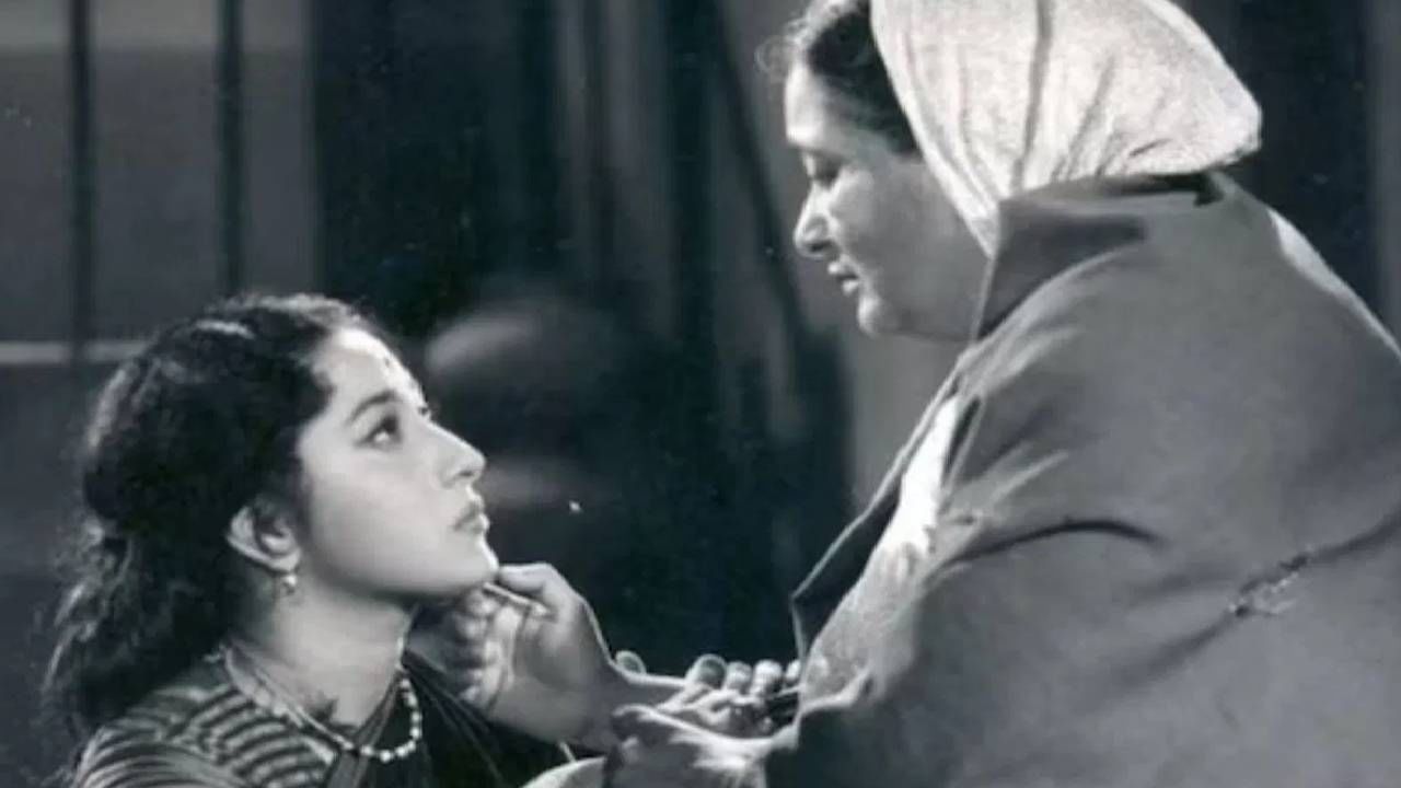 लिला मिश्रा यांचं वयाच्या 12 व्या वर्षी राम प्रसाद मिश्रासोबत लग्न झालेलं. राम यांनी अनेक सायलेंट चित्रपटात कॅरेक्टर आर्टिस्ट म्हणून काम केलेलं. रामच्या मामाने लिलाला चित्रपटात काम करण्याचा सल्ला दिलेला. 