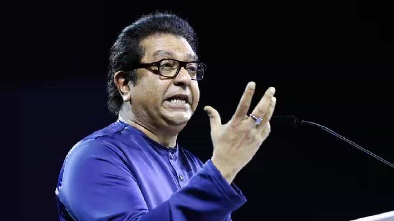 Raj Thackeray : सरकारला नक्की हवंय काय? आधी हिंदी अन् आता कबुतरं... कबुतरखान्याच्या वादावरून राज ठाकरेंचा संताप Raj Thackeray : सरकारला नक्की हवंय काय? आधी हिंदी अन् आता कबुतरं... कबुतरखान्याच्या वादावरून राज ठाकरेंचा संताप