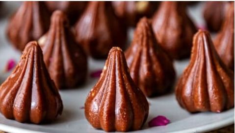 यावर्षी गणपती बाप्पाला द्या खास ‘चॉकलेट मोदक’चा नैवेद्य, पाहा सोपी रेसिपी