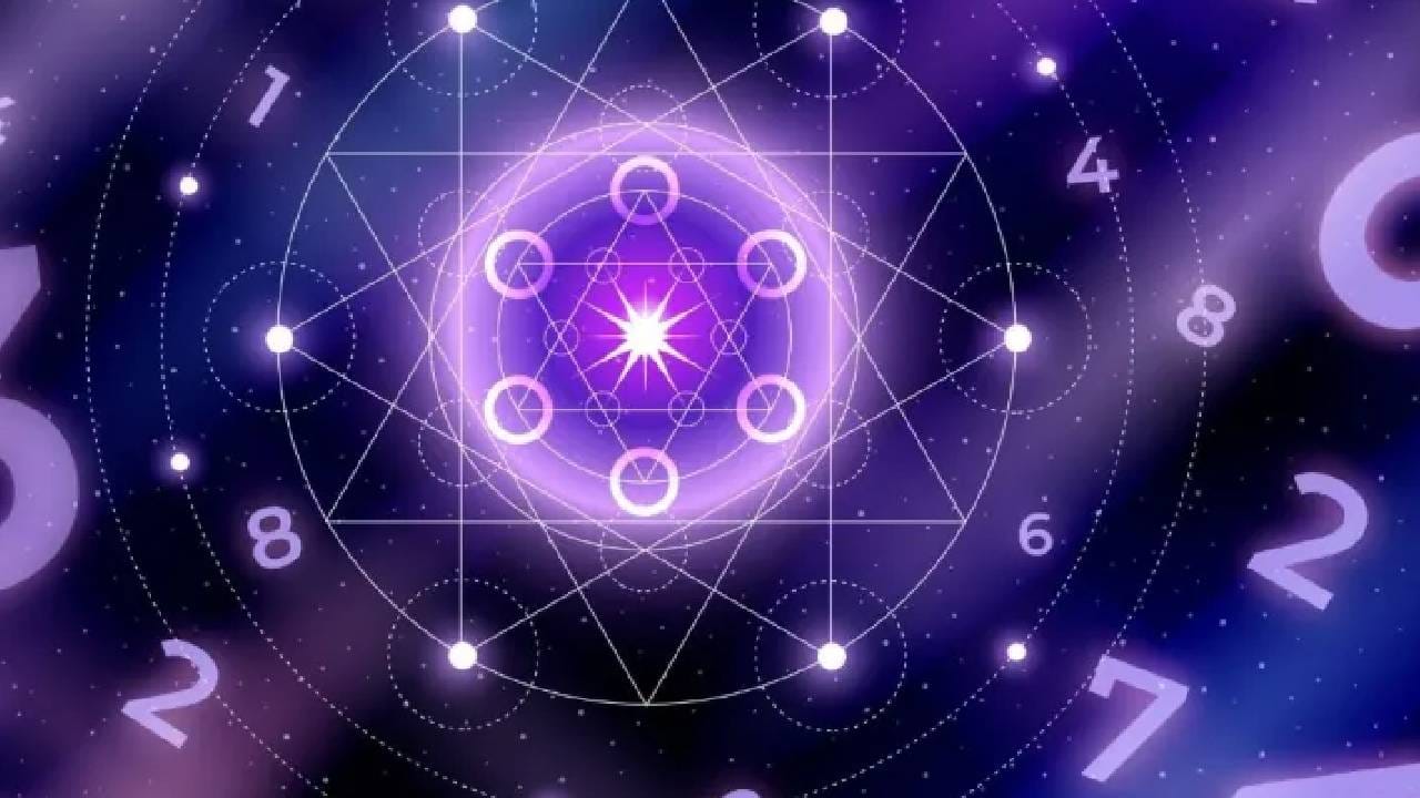 ज्याप्रमाणे शनि एका राशीतून दुसऱ्या राशीत हळूहळू प्रवेश करतो, त्याचप्रमाणे 8 मूलांक असलेल्या लोकांनाही यश मिळण्यासाठी थोडा वेळ लागतो.