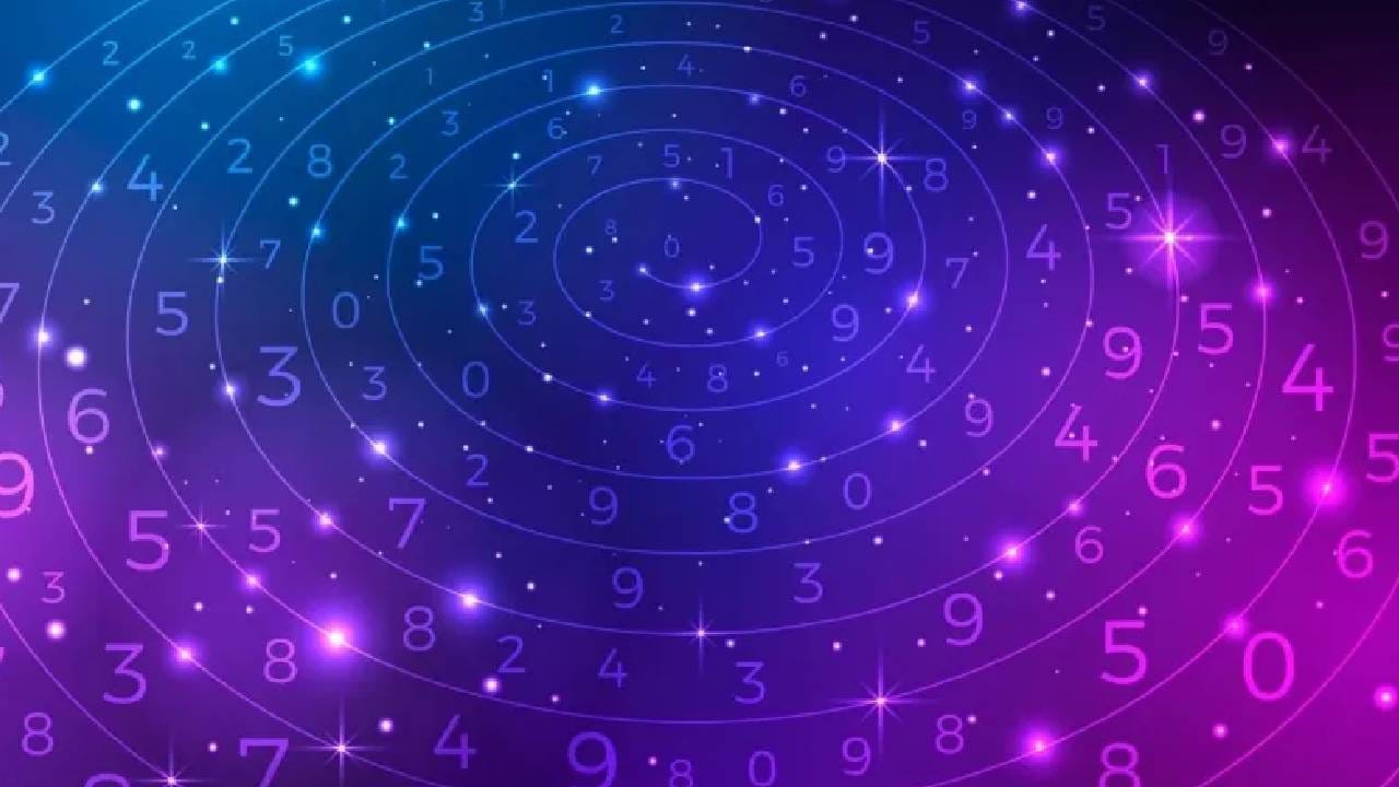 असे म्हटले जाते की 8 मूलांक असलेल्या लोकांना वयाच्या 30 व्या वर्षापर्यंत कठोर परिश्रम करावे लागतात. या काळात शनि त्यांची कठोर परीक्षा घेतो.(photos : freepik)