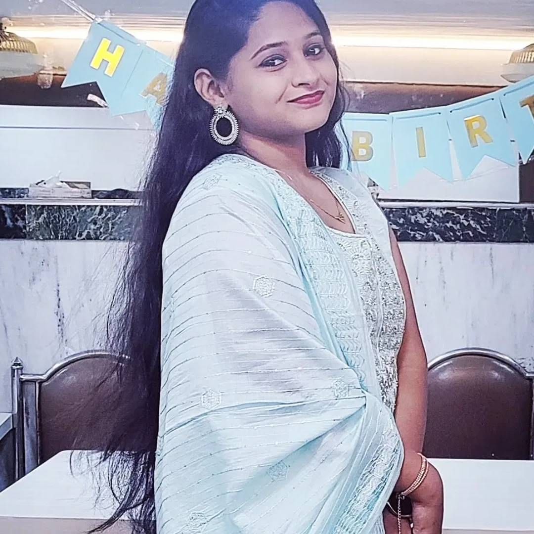 दृश्यम फिल्मबद्दल बोलायच झाल्यास हा चित्रपट 2015 साली आला. यात मृणाल जाधवने अनू साळगावकरचा रोल प्ले केलेला. चित्रपटात तिने पोलीस चौकशीच्या सीनमध्ये कमालीची अभिनय करुन सर्वांच मनोरंजन केलेलं.