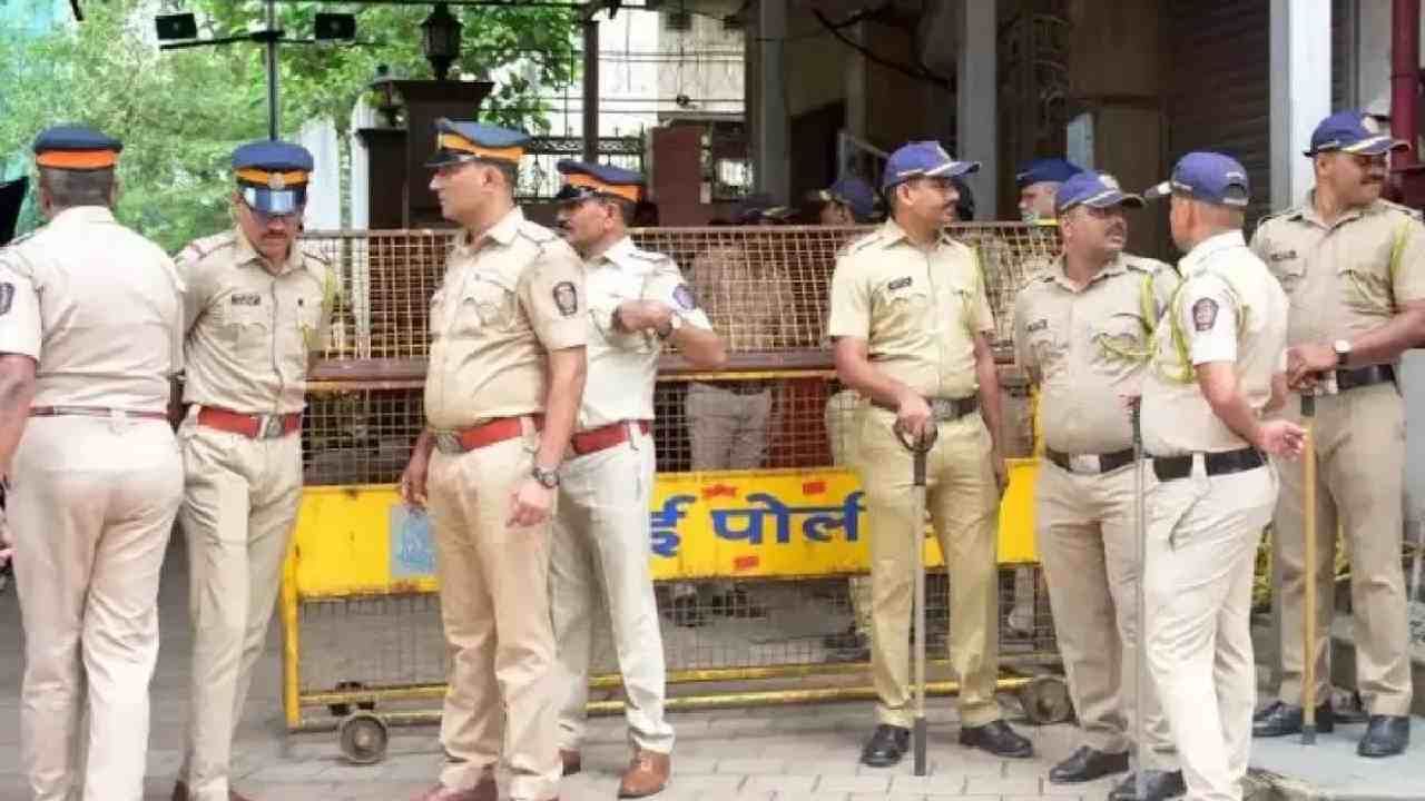 मोठी बातमी! मुंबई पोलिसांच्या सर्व सुट्ट्या तडकाफडकी रद्द, जरांगेंच्या आंदोलनामुळे प्रशासन अलर्ट मोडवर