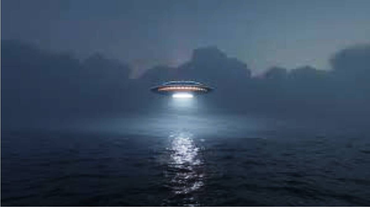 ही घटना घडली तेव्हा कोलंबस बर्म्युडा ट्रँगलजवळ होता. त्याचे होकायंत्रही त्यावेळी काही काळ काम करत नव्हते. त्याला हा अजबच प्रकार वाटला. ही काही भुताटकी तर नाही ना, असे त्याला वाटले. आता या लाईट्सला युएफओ असे म्हटले जाते. ते एलियन्सचे यान असल्याचा दावा करण्यात येतो. 