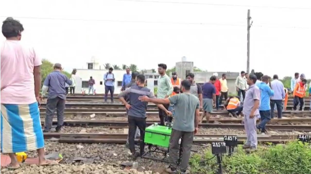 त्यानंतर घटनास्थळावरून नांदगाव रेल्वे स्थानकाकडे गाडी रवाना करण्यात आली. 