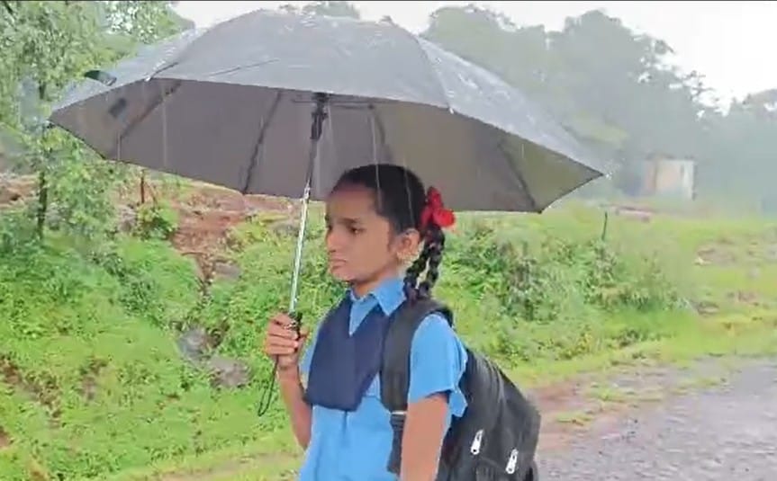 यासाठी पहिल्या टप्प्यात लेखी परीक्षा, त्यानंतर दुसऱ्या टप्प्यात ऑनलाइन परीक्षा आणि त्यानंतर तिसरा टप्प्यात मुलाखत घेण्यात आली.त्यानंतर १६ हजार विद्यार्थ्यांमधून या २५ विद्यार्थ्यांची निवड करण्यात आली आहे.