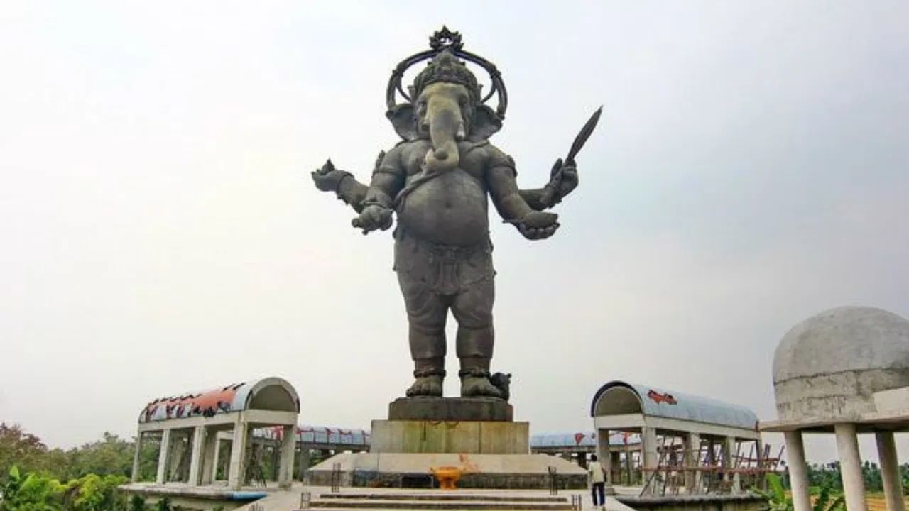  थायलंडमध्ये भगवान गणेशाला 'फ्रा फिकनेट' म्हणून ओळखलं जातं आणि यश, समृद्धी आणि अडथळे दूर करणारा देव म्हणून गणरायाची पूजा केली जाते. येथील लोकांची गणेशावर गाढ श्रद्धा आहे.