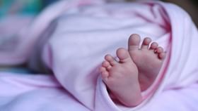 पालकांनो लक्ष द्या! नवजात बाळाची काळजी घेताना 'या' 4 चुका करू नका पालकांनो लक्ष द्या! नवजात बाळाची काळजी घेताना 'या' 4 चुका करू नका