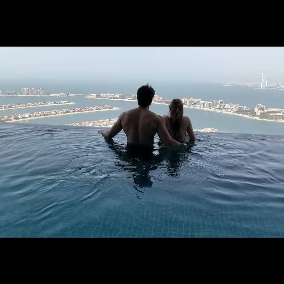 मराठी बिगबॉसच्या पाचव्या सीजनमध्ये निक्की आणि अरबाज प्रेमात पडले. शो नंतरही दोघे परस्परांसोबत आहेत. बिग बॉसचा पाचवा सीजन दोघांनी गाजवलेला. 