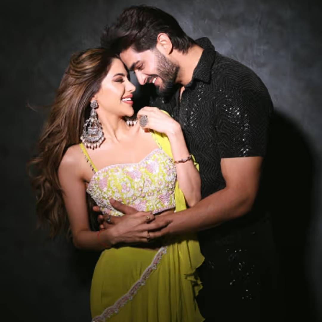 अरबाज मुस्लिम आहे, तर निक्की हिंदू. धर्मावरुन त्यांच्यात कधीच वाद झाला नाही. धर्माची भिंत कधीच त्यांच्या प्रेमाच्या आड आली नाही. त्यावरुन दोघांमध्ये कुठले मतभेद झाले नाहीत. 