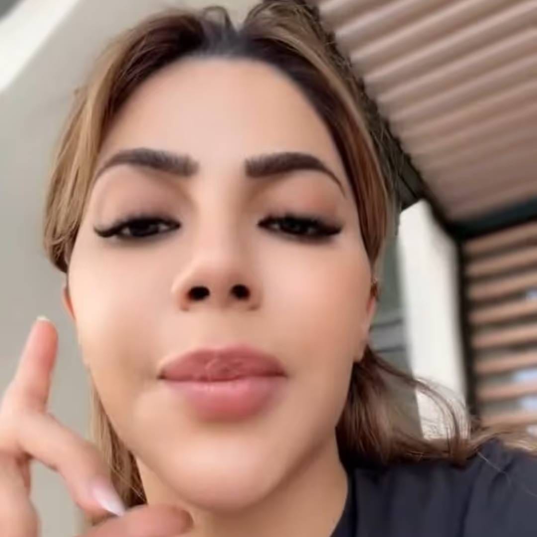 ती म्हणते, "लोक मला भरपूर ज्ञान देतायत. माझ्या पोजवर कमेंट करतायत. इथल्या-तिथल्या गोष्टी बोलतायत. प्लीज तुम्ही हे ज्ञान फुकटात देत असाल, तर देऊ नका. मला यामध्ये इंटरेस्ट नाही. तुमच्या आयुष्यात काही चांगलं करा, थँक्यू"