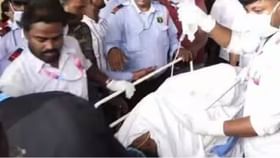 मैत्रिणीला भेटण्यासाठी जात असताना 15 वर्षीय मुलीला तीन जणांनी जाळलं.