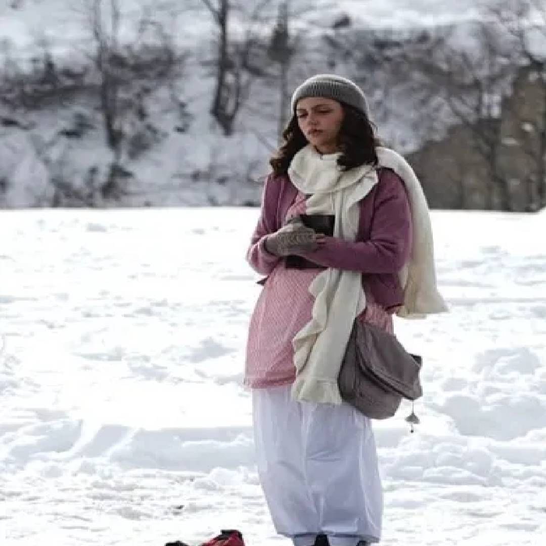 अनीतने भरपूर फोटो शेअर करताना लिहिलय की, माझी धूंध कमी होतेय. मला फक्त इतकच सांगायचय की, मी तुझ्यावर प्रेम करते. 