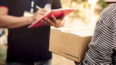 सासू सुनेचं प्रत्येक पार्सल उघडून पाहायची, महिलेनं ऑर्डर केली अशी वस्तू, त्यानंतर सासूने कधीच सुनेच्या पार्सला हात लावला नाही