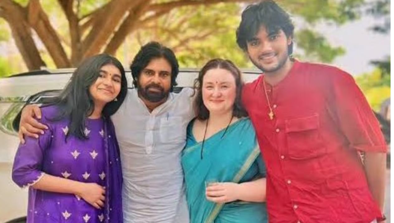 साऊथ स्टार ते राजकारणी असा प्रवास करणारे पवन कल्याण यांचे जीवन चर्चेत असते. त्यांनी दोन लग्नानंतर २०१३ मध्ये रशियन अभिनेत्री एना लेज्हनेवा यांच्याशी लग्न केले. 