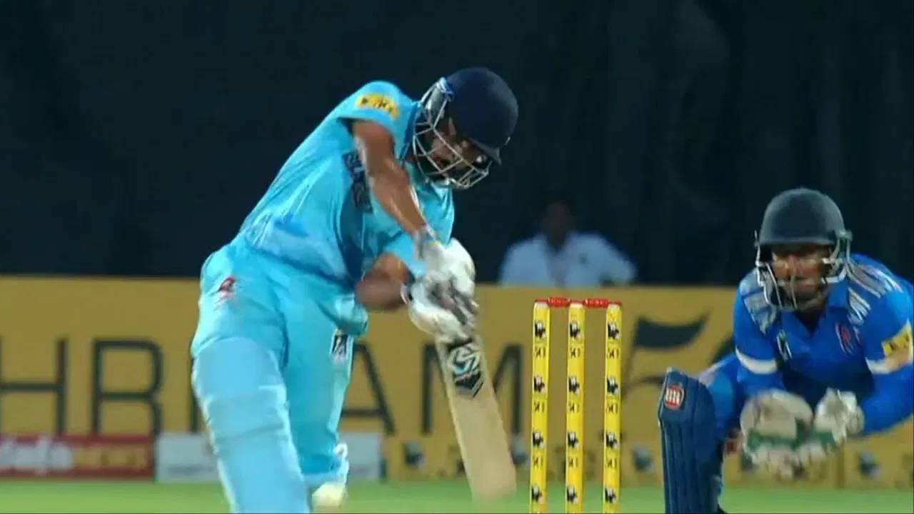 Arjun Tendulkar : पी. अर्जुन तेंडुलकरची तुफानी बॅटिंग, 258 च्या स्ट्राइक रेटने फटकेबाजी, फोर-सिक्सचा पाऊस