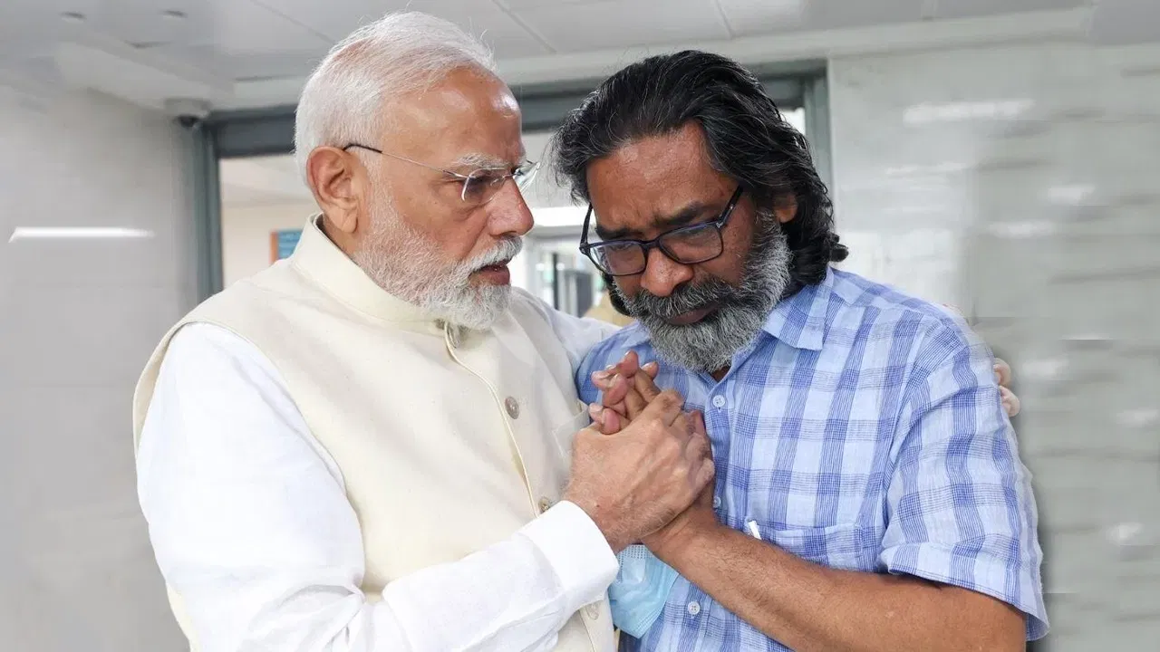 PM मोदींनी शिबू सोरेन यांना रुग्णालयात जाऊन वाहिली श्रद्धांजली, मुख्यमंत्री हेमंत सोरेन यांचे केले सांत्वन PM मोदींनी शिबू सोरेन यांना रुग्णालयात जाऊन वाहिली श्रद्धांजली, मुख्यमंत्री हेमंत सोरेन यांचे केले सांत्वन