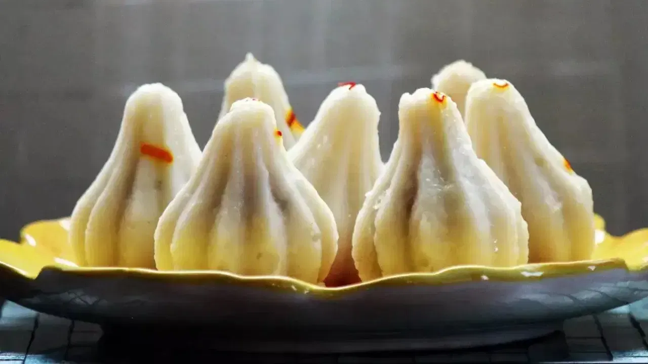 गणेश चतुर्थीनिमित्त आपल्या लाडक्या बाप्पासाठी बनवा 'हे' 5 फ्लेवर्सचे मोदक, जाणून घ्या झटपट सोपी रेसिपी