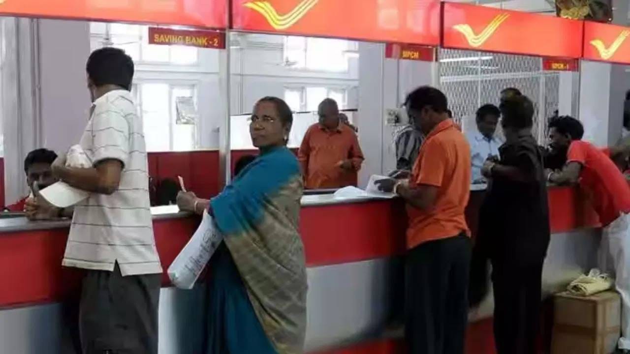 विशेष बाब म्हणजे तुम्हाला पोस्ट ऑफिसच्या एफडीमध्ये तुम्हाला 6.9 टक्के ते 7.7 टक्के व्याज देखील आराम मिळते. 