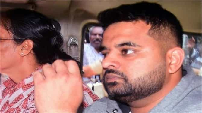 आईवर बलात्कार, मुलीला व्हिडिओ कॉलवर लेकीला करायला लावायचा अश्लील कृत्य, जन्मठेपेची शिक्षा, माजी खासदारच्या दुष्कृत्यांची कहाणी