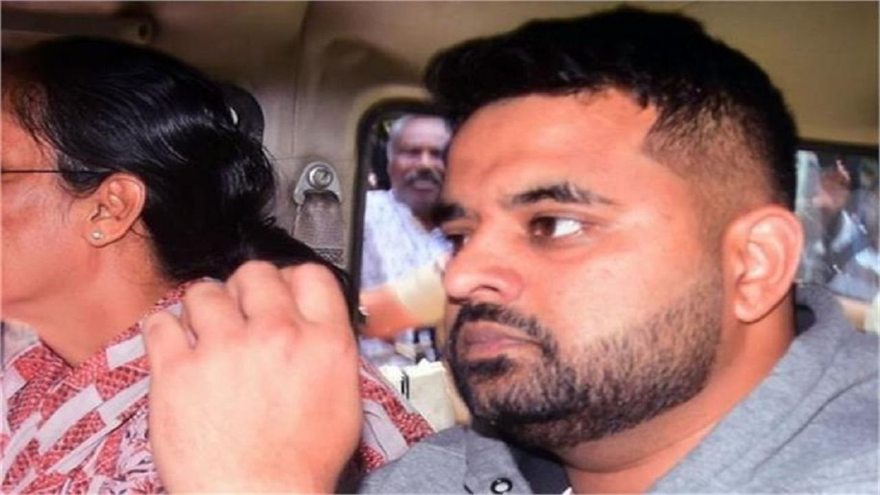 आईवर बलात्कार, मुलीला व्हिडिओ कॉलवर लेकीला करायला लावायचा अश्लील कृत्य, जन्मठेपेची शिक्षा, माजी खासदारच्या दुष्कृत्यांची कहाणी