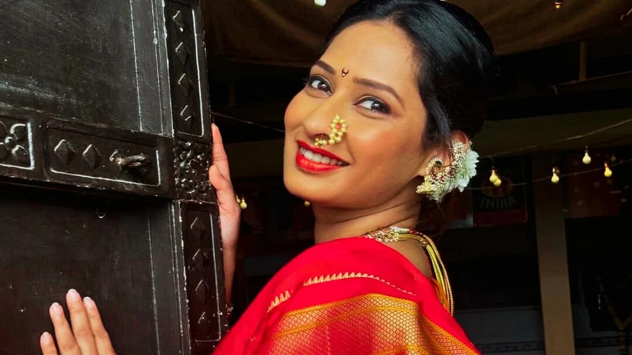 अभिनेत्री प्रिया मराठे हिने झगमगत्या विश्वात स्वतःची वेगळी ओळख निर्माण केली होती. फक्त मराठी नाही तर, हिंदी मालिकांमध्ये देखील अभिनेत्रीने महत्त्वाच्या भूमिका साकारत चाहत्यांचं मनोरंजन केलं.