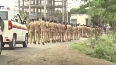 Pune : दौंडच्या यवतमध्ये तणावपूर्ण शांतता, दगडफेक अन् जाळपोळीनंतर पोलिसांचा रुट मार्च, सध्या काय परिस्थिती?