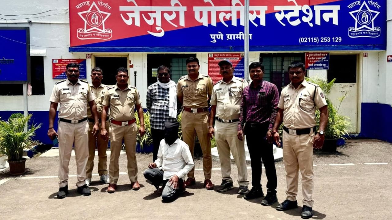 जमिनीसाठी रक्ताचं नातं संपवलं, लहान भावाने केलं असं काही...; जेजुरी हादरली जमिनीसाठी रक्ताचं नातं संपवलं, लहान भावाने केलं असं काही...; जेजुरी हादरली